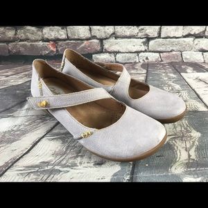 Clark's Artisan Flats